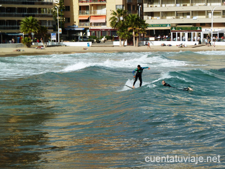 Surfeando en Finestrat, Costa Blanca. Alicante.